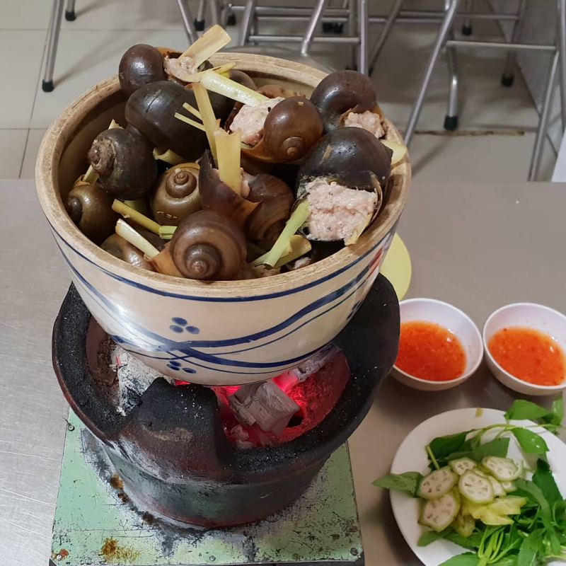 Quán Bích 33 – Thưởng thức ốc nhồi thịt và bò nhúng dấm chuẩn vị tại Đà Lạt