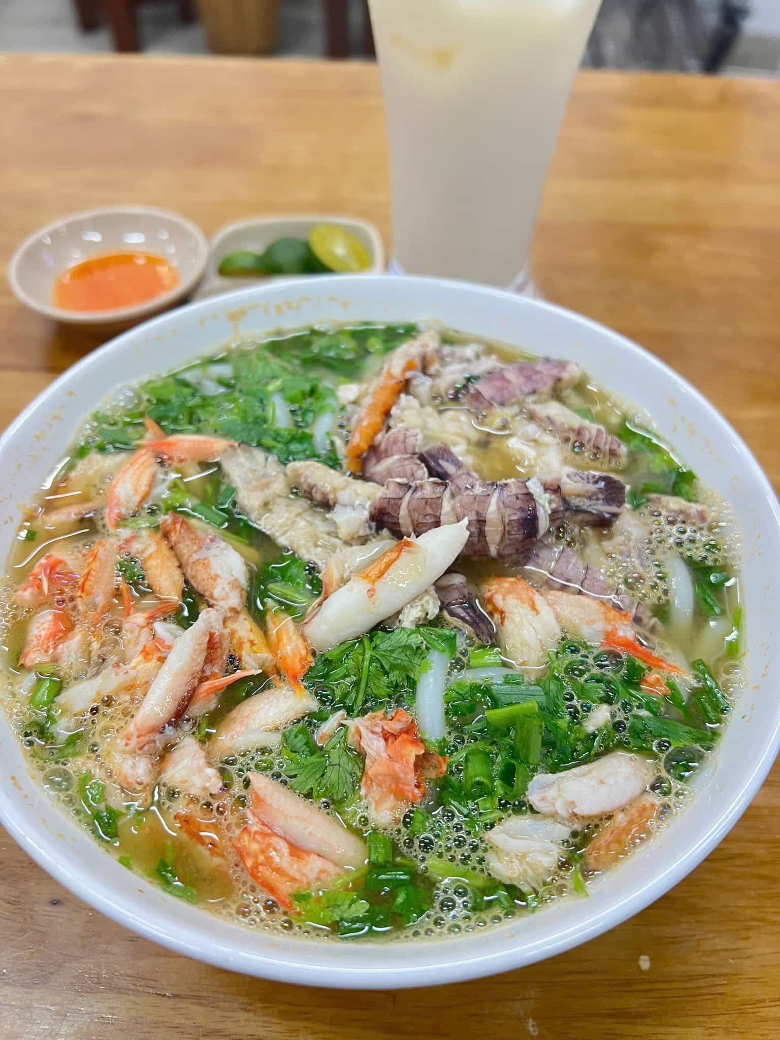Bánh Canh Ghẹ Cô Ba Miền Biển – Đậm Đà Vị Biển Giữa Lòng Nha Trang