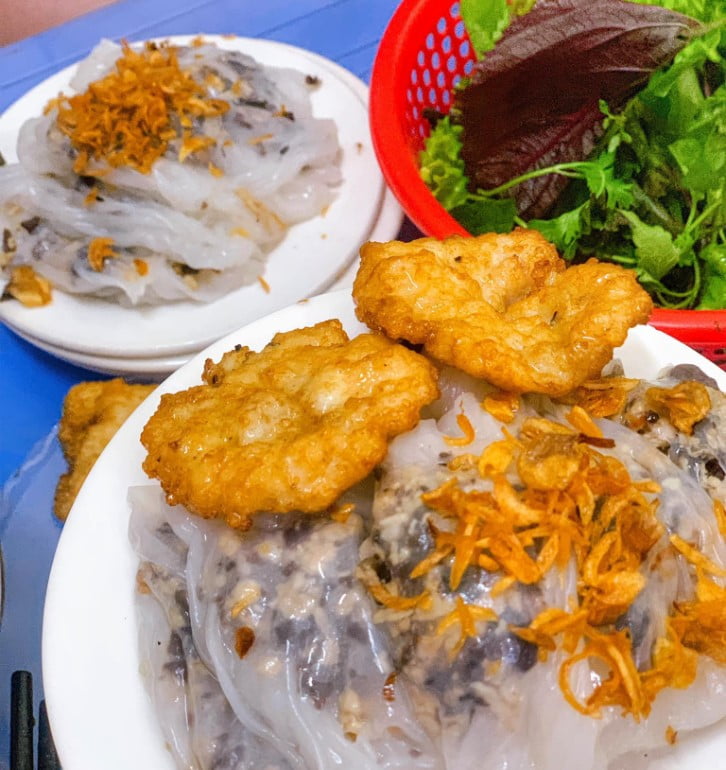 Bánh cuốn chả mực Gốc Bàng – Tinh hoa ẩm thực Hạ Long trong con ngõ nhỏ