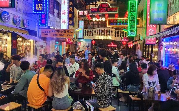 Hẻm phố HongKong- Thiên đường sống ảo tại xứ Tây Đô