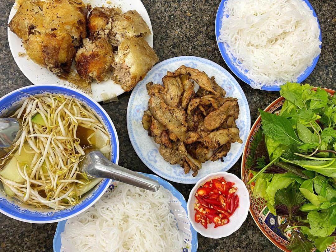 Quán Nga Nem Cua Bể – Tinh Hoa Ẩm Thực Đất Cảng Gói Gọn Trong Một Miếng Nem