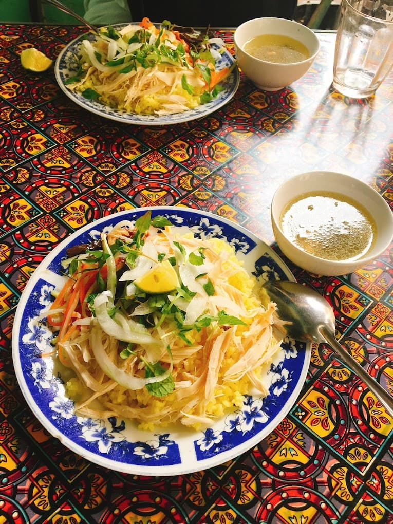Cơm Gà Bà Thuận – Hương vị quê nhà giữa lòng phố cổ Hội An