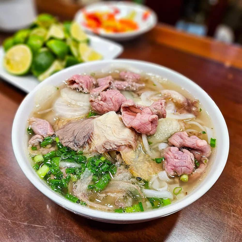 Phở 10 Lý Quốc Sư – Thương hiệu phở Hà Nội nức tiếng đất kinh kỳ