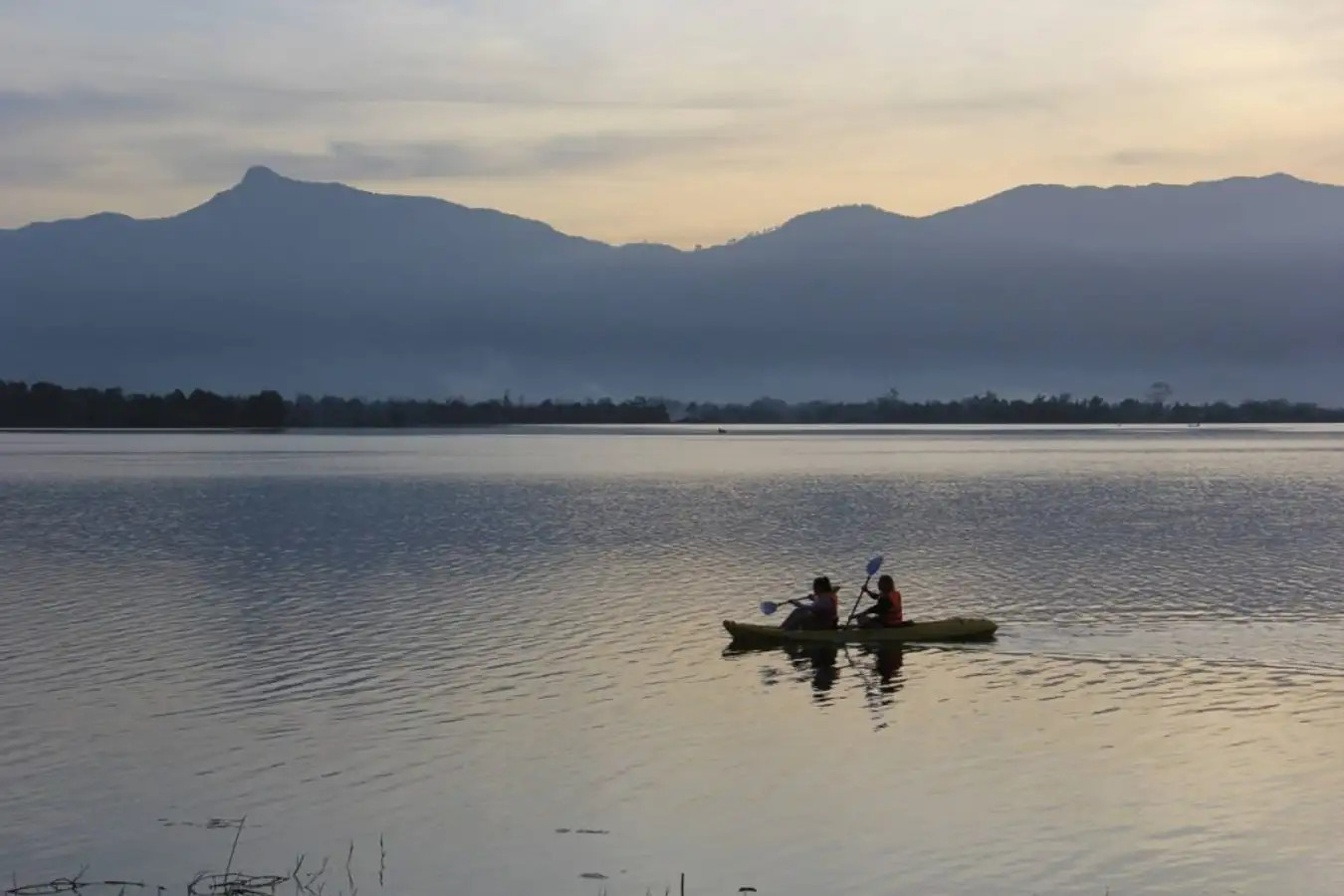 Hồ Lắk- Vẻ đẹp lãng mạn, yên bình giữa núi rừng Tây Nguyên