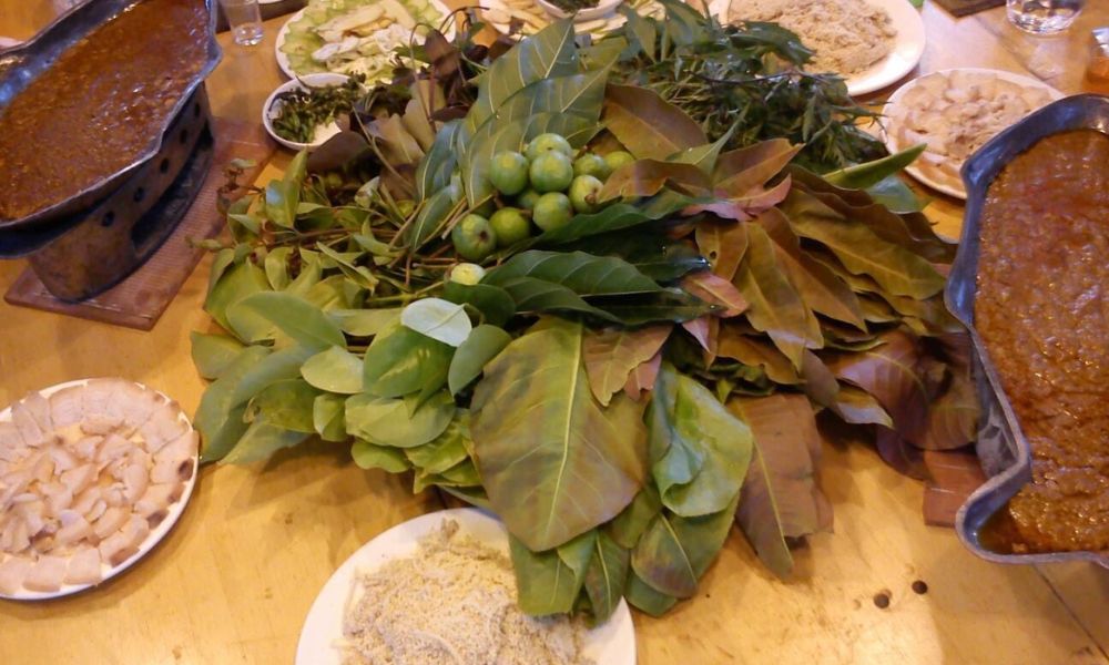 Lẩu lá rừng- Món ăn mang đậm văn hóa ẩm thực của người Ê Đê.