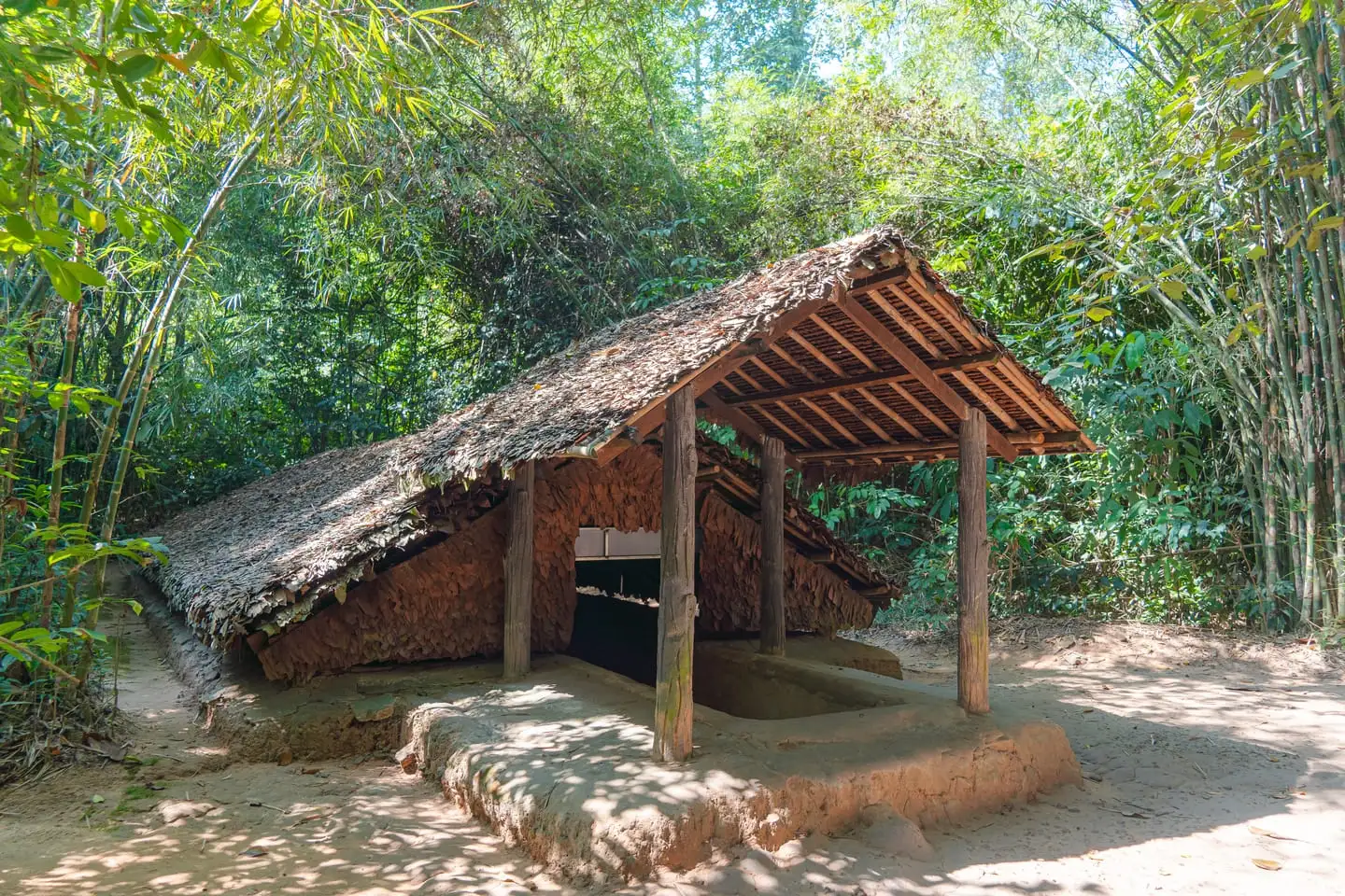 Khám Phá Địa Đạo Củ Chi – Kỳ Tích Dưới Lòng Đất