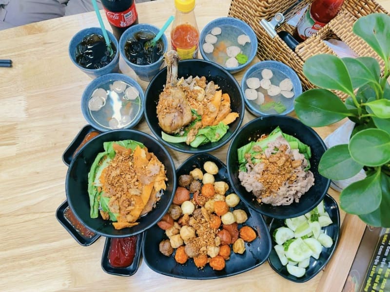 Mì Trộn Park Kim Thang – “Park” Phong Cách, “Thang” Đậm Đà Giữa Tân Phú
