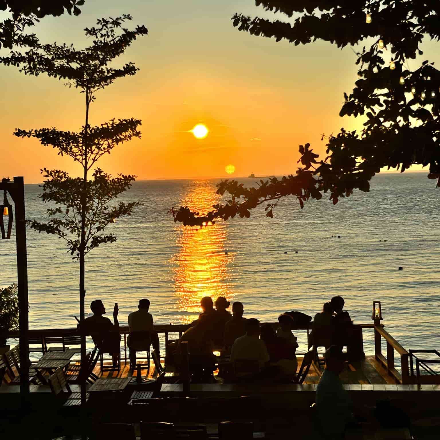 Mi Amor Beach Coffee – Nơi yêu biển, mê hoàng hôn và tìm chút an yên giữa thành phố biển