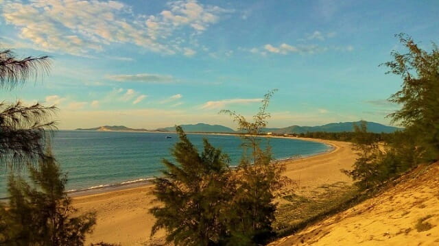Làng chài Tân Phụng – Bình yên nép mình dưới chân Mũi Vi Rồng