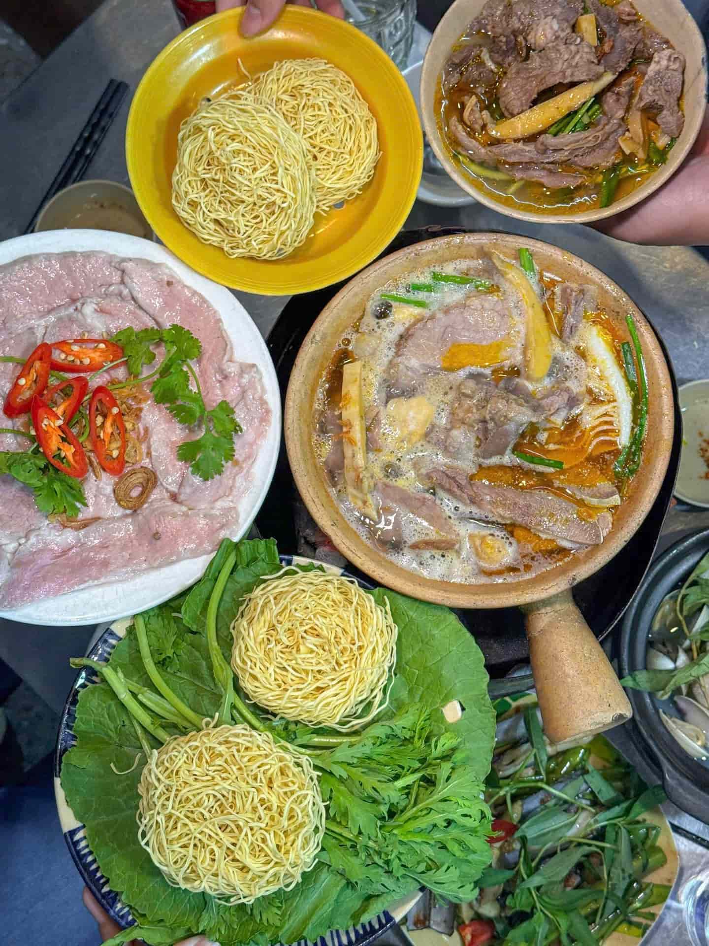 Lẩu Bò Nồi Đất Truyền Thống Giữa Lòng Quận 10 – Quán Cũ Mà Chất ở Hồ Bá Kiện