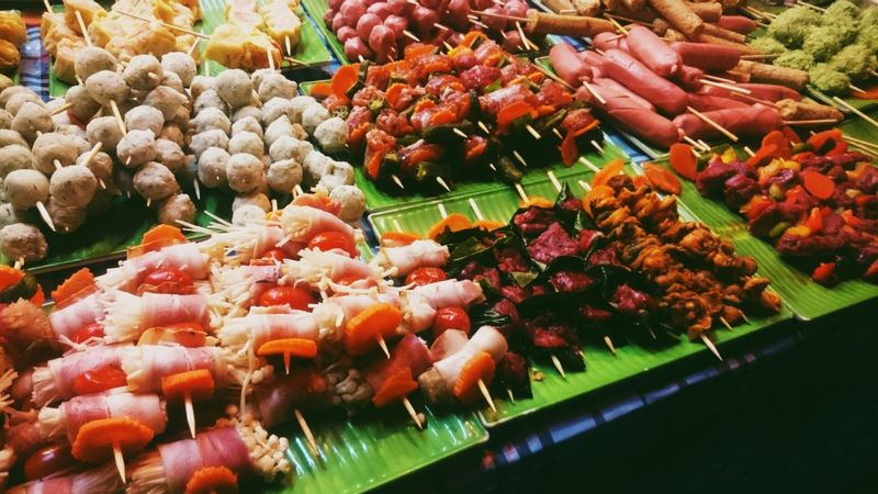 Phố ẩm thực Hàng Buồm - Địa điểm càn quét những món ăn ngon của Hà Nội