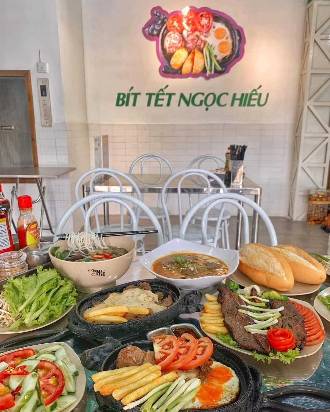 thuong thuc bit tet ngon nhat nhi ha noi o nha hang bit tet ngoc hieu 01 1639845669