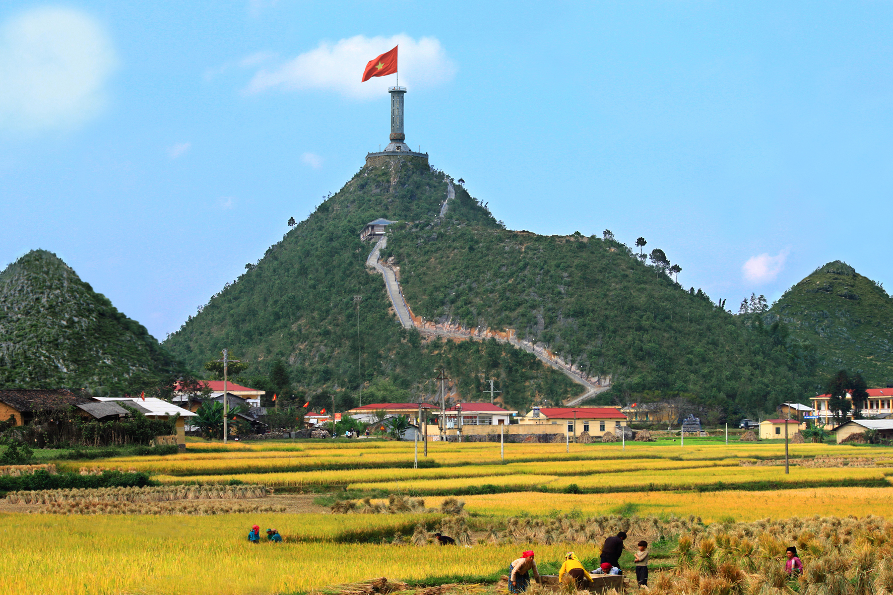 Cột cờ Lũng Cú - Địa điểm nhất định phải đến khi du lịch Hà Giang