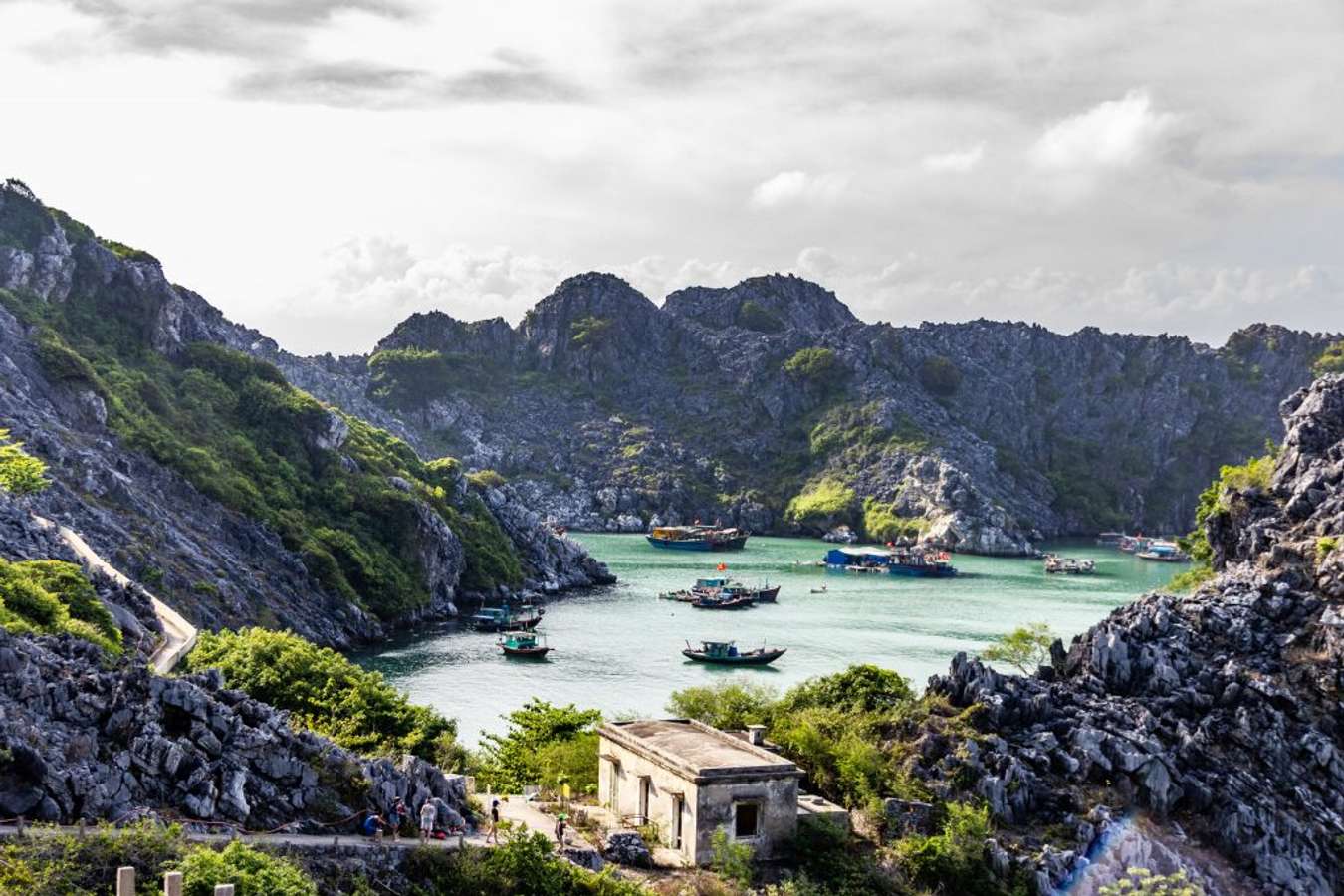 Đảo Long Châu - Tiền đồn canh trấn cửa biển Hải Phòng nổi tiếng