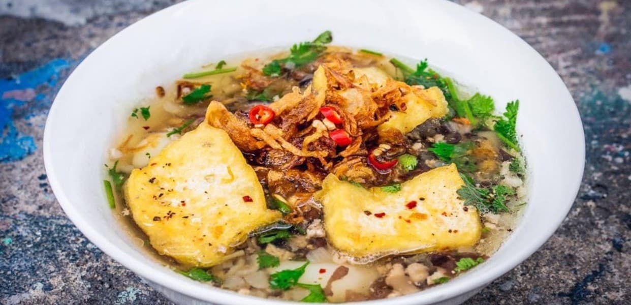 Bánh Đúc Nóng Ngõ Hội Vũ – Hương Hà Nội giữa lòng Phú Nhuận