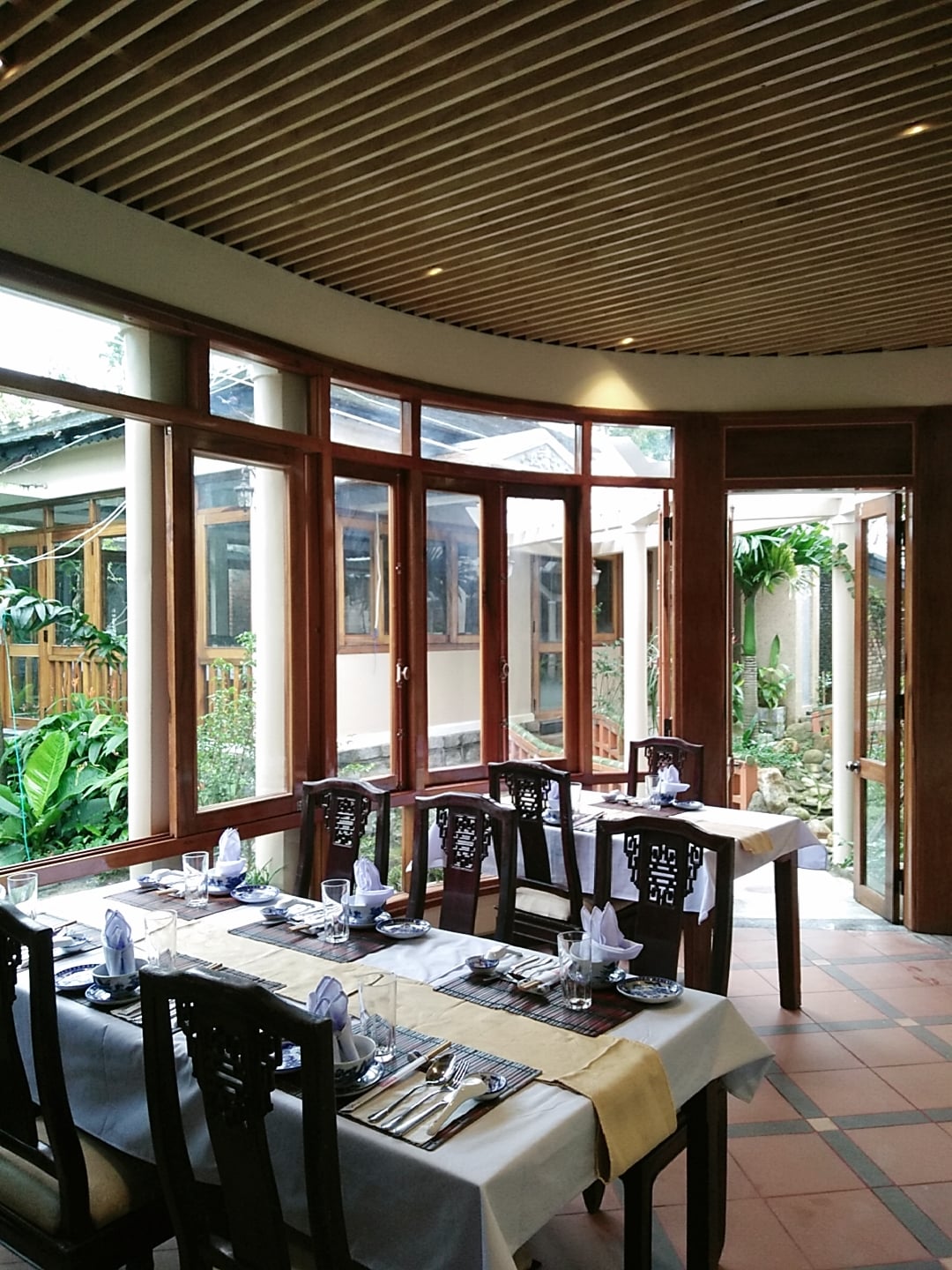 Nhà vườn Ý Thảo - Không gian thưởng thức ẩm thực cung đình Huế vô cùng cổ kính