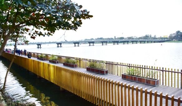 Cầu gỗ lim Huế - Địa điểm check-in hot nhất năm