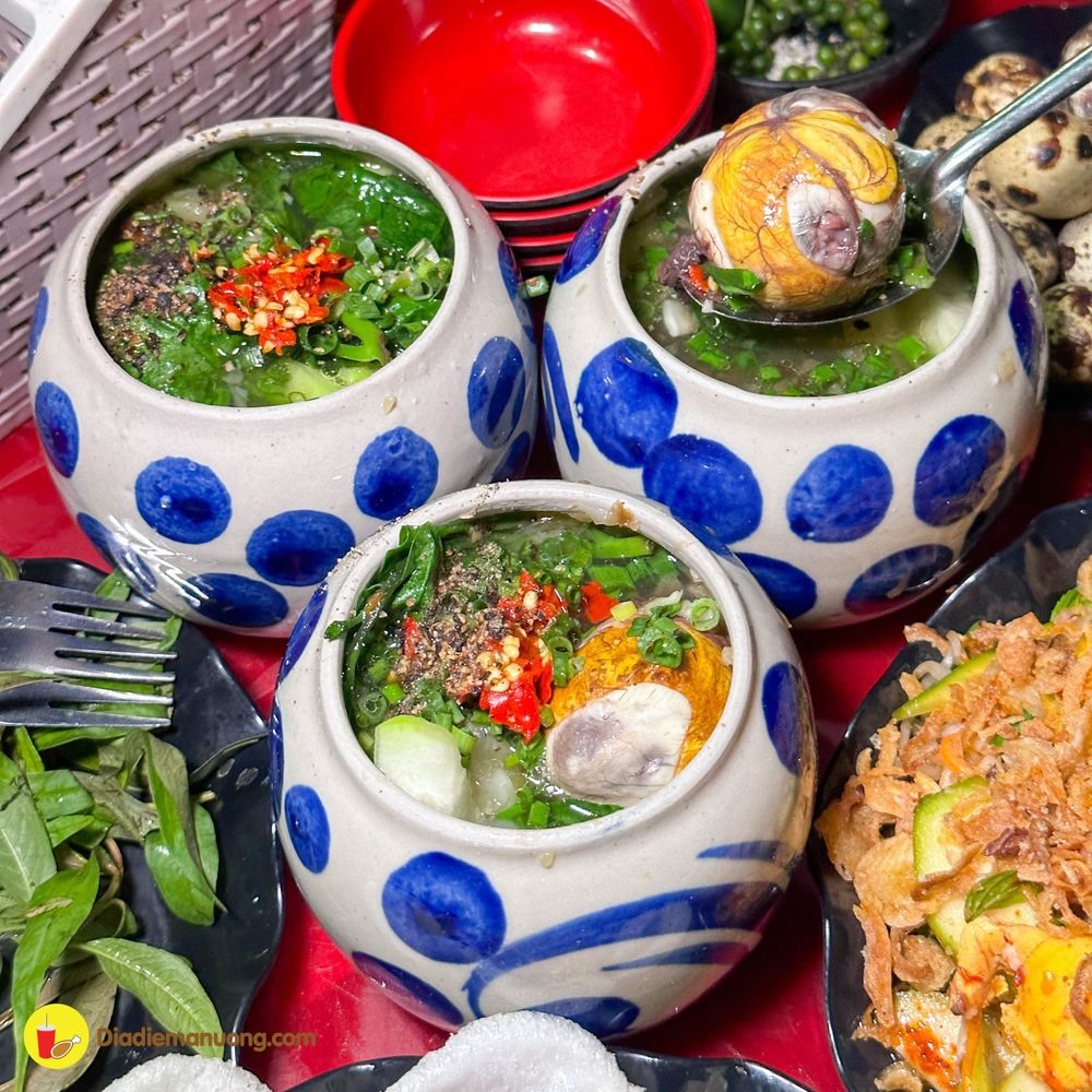 Trứng vịt lộn um bầu - món ăn đường phố Huế