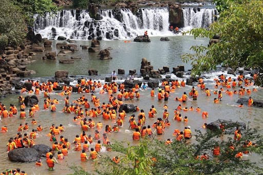 Thác Giang Điền – Điểm Dã Ngoại Xanh Mát Gần Sài Gòn