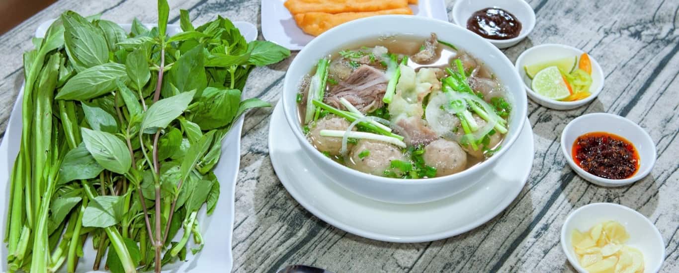 Phở 10 Lý Quốc Sư – Thương hiệu phở Hà Nội nức tiếng đất kinh kỳ