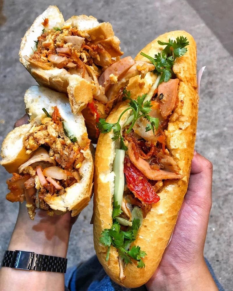 Bánh Mì Dân Tổ – Hương vị bánh mì “độc bản” làm nên nét đặc trưng ẩm thực đêm Hà Nội