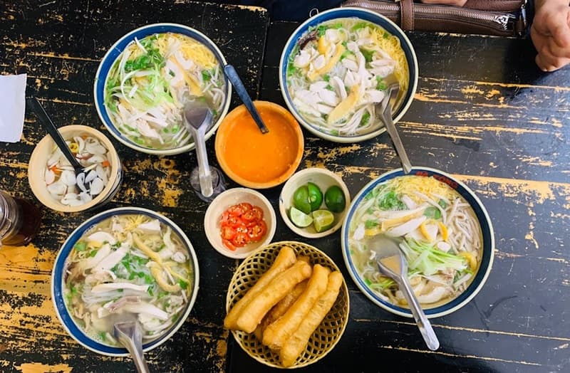 Bún Thang Bà Tổng – Tô bún đậm hồn Hà Nội giữa lòng phố cổ
