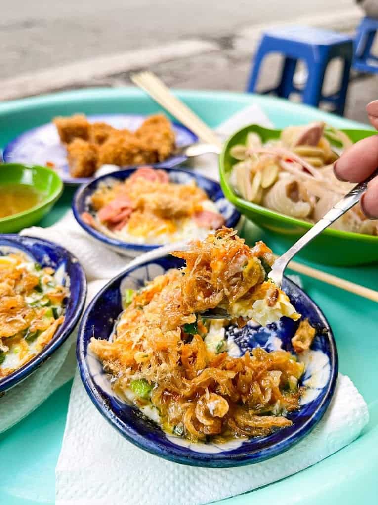 Trứng Chén Nướng Cô Ty – Món Ăn Vặt Gây Nghiện Gần Hồ Trúc Bạch