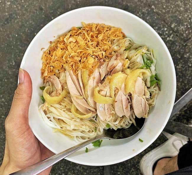 Phở Gà Nguyệt – Quán phở gà nức tiếng giữa lòng phố cổ Hà Nội