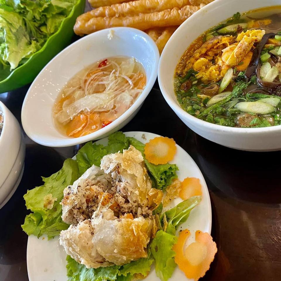 Bánh Đa Cua Cầu Đất – Tô bánh đa đậm chất Hải Phòng giữa phố xưa