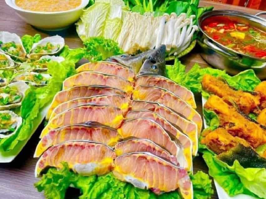 Măng Đỏ Quán – Gà nướng cơm lam và lẩu cá tầm giữa rừng Măng Đen xanh thẳm