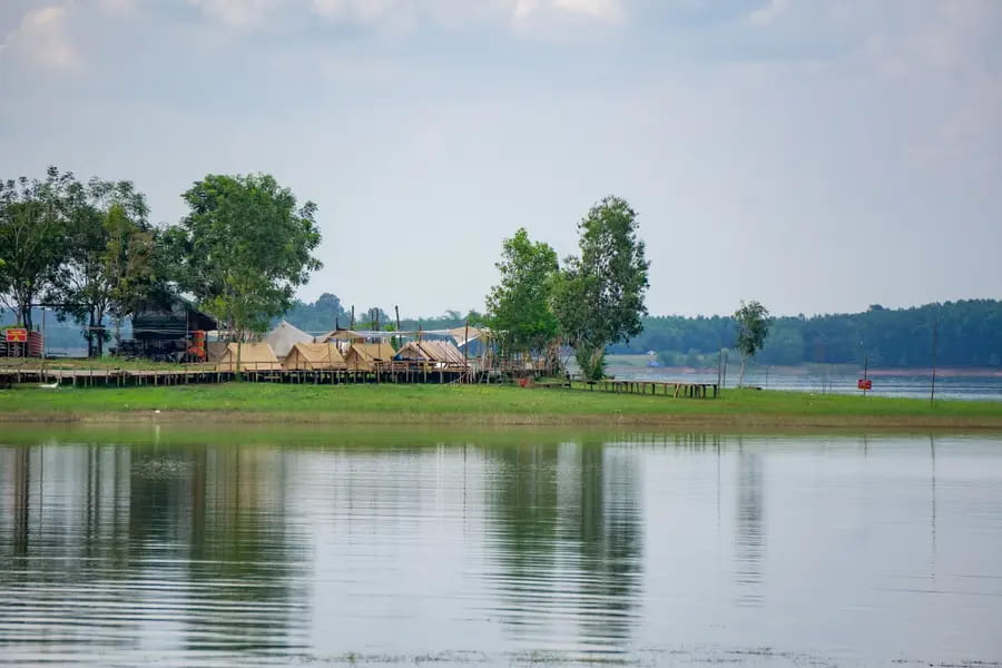 Camping Hồ Trị An – Nơi thiên nhiên ôm trọn những đêm trăng thanh