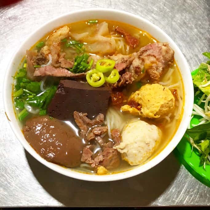 Bún Bò Huế Bà Gái – Địa chỉ lâu năm níu chân thực khách giữa lòng đất cố đô