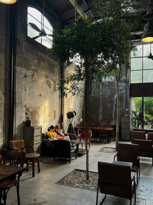 Tan. Cafe – Chạm vào ký ức cổ điển giữa lòng Huế mộng mơ