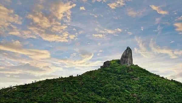 Trekking Núi Đá Bia – Chinh phục “Ngón tay trời” giữa đất Phú Yên