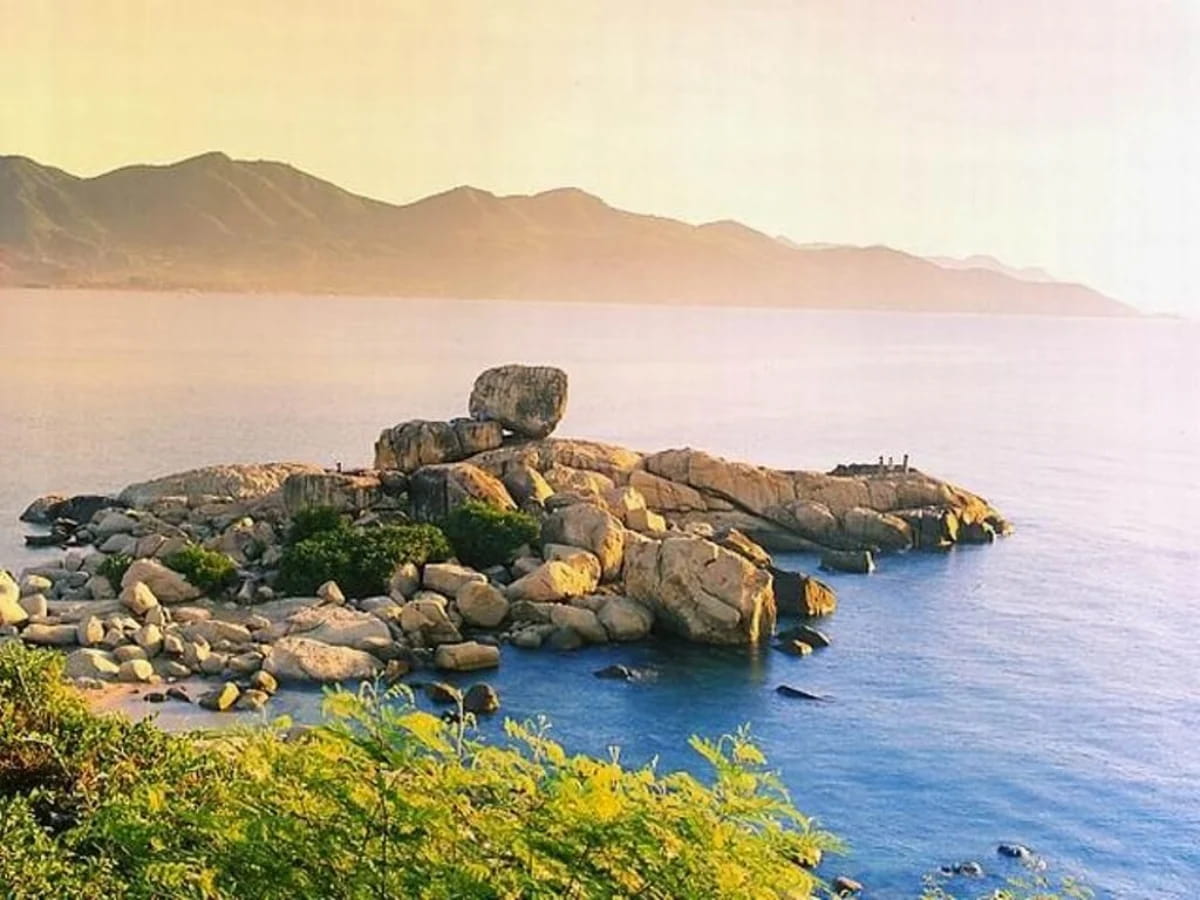Hòn Chồng – Nơi giao thoa giữa truyền thuyết và thực tại ở Nha Trang