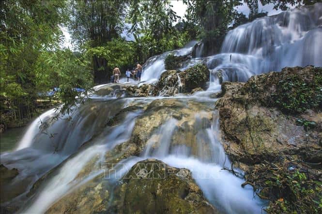 Thác Trăng Hòa Bình – Dải lụa bạc giữa đại ngàn