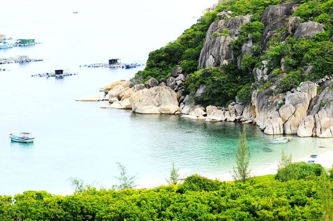 Bãi biển Nhà Cũ Cam Ranh – Viên ngọc ẩn mình giữa biển trời Nam Trung Bộ