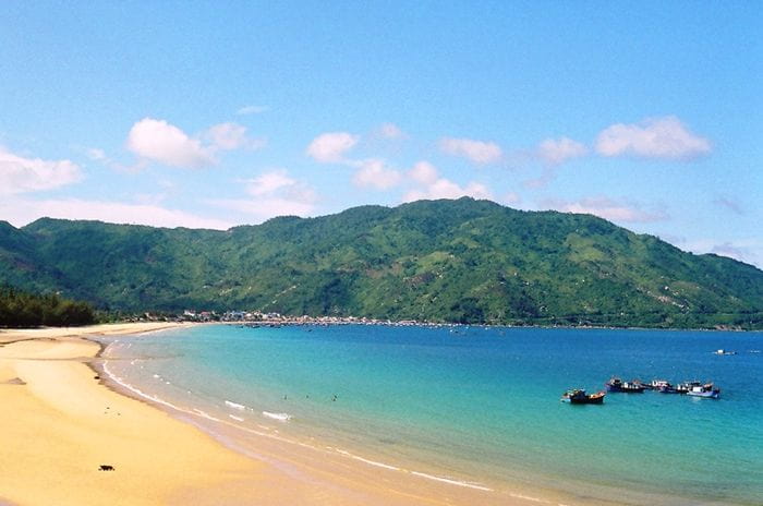 Biển Đại Lãnh – Nơi thiên nhiên ban tặng nét đẹp nguyên sơ bên vịnh biển xanh