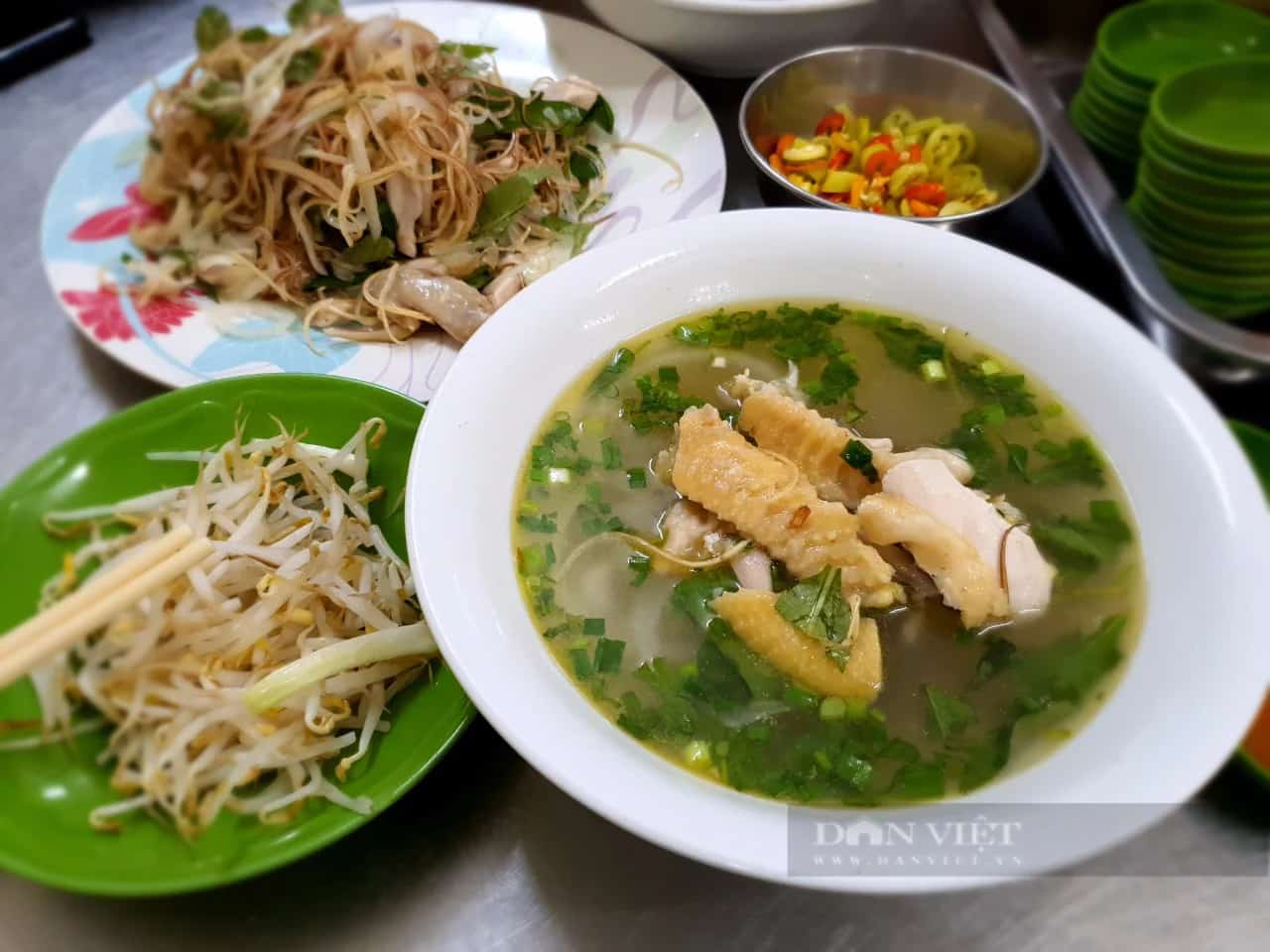Phở – Miến Gà Kỳ Đồng: Món ăn mộc mạc, đậm đà giữa lòng thành phố