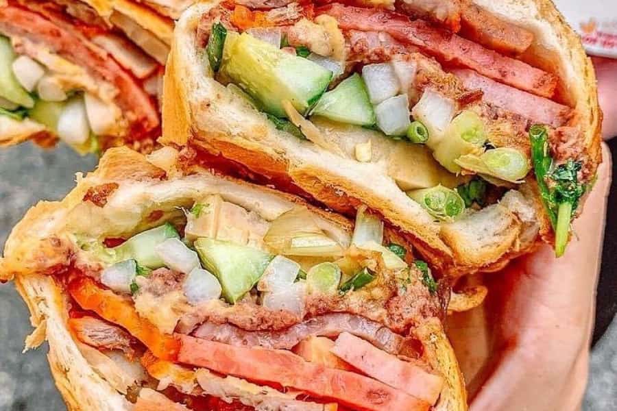 Bánh Mì Huỳnh Hoa – Quán bánh mì “nức tiếng” giữa lòng Sài Gòn