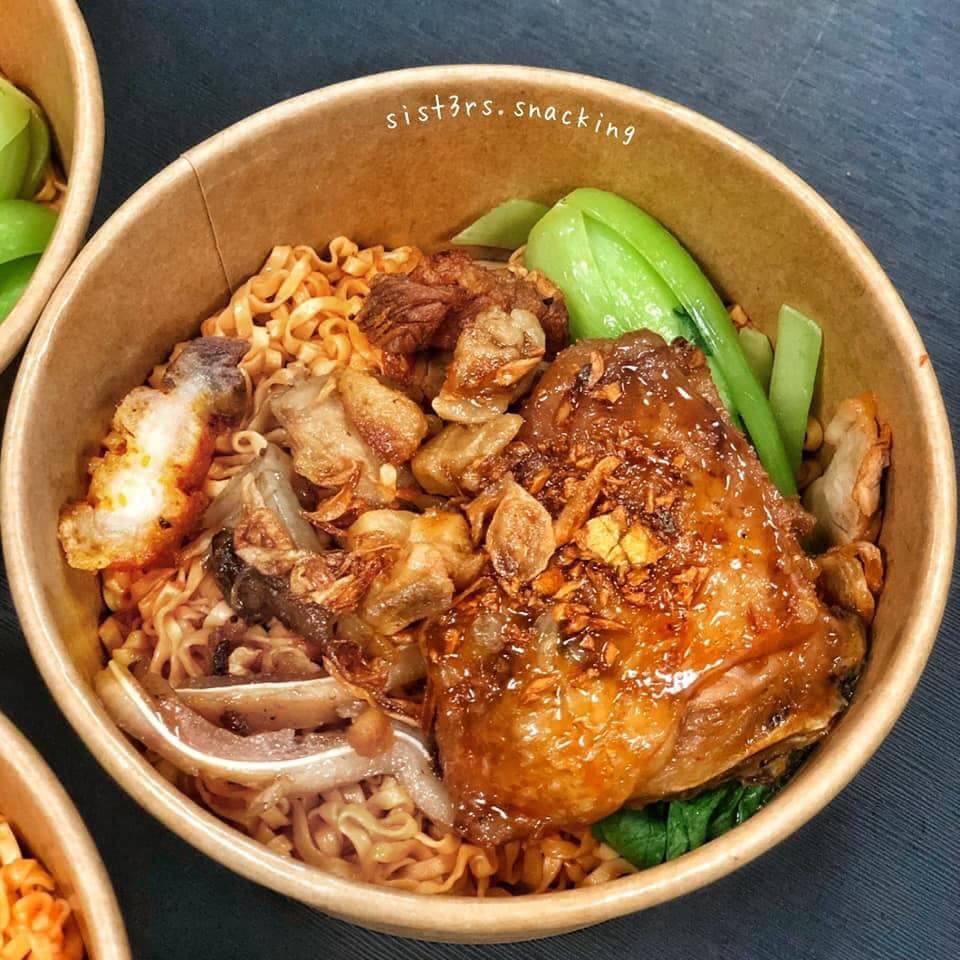 Mì Trộn Tên Lửa – Tô mì “nổ tung” vị giác với trứng lòng đào và topping cực chất tại Sài Gòn