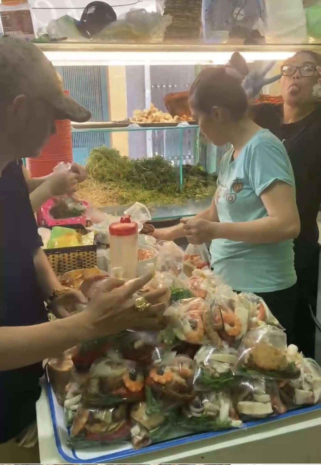 Bún Mắm Cô Ba – Đậm đà hương vị miền Tây giữa lòng Quận 10