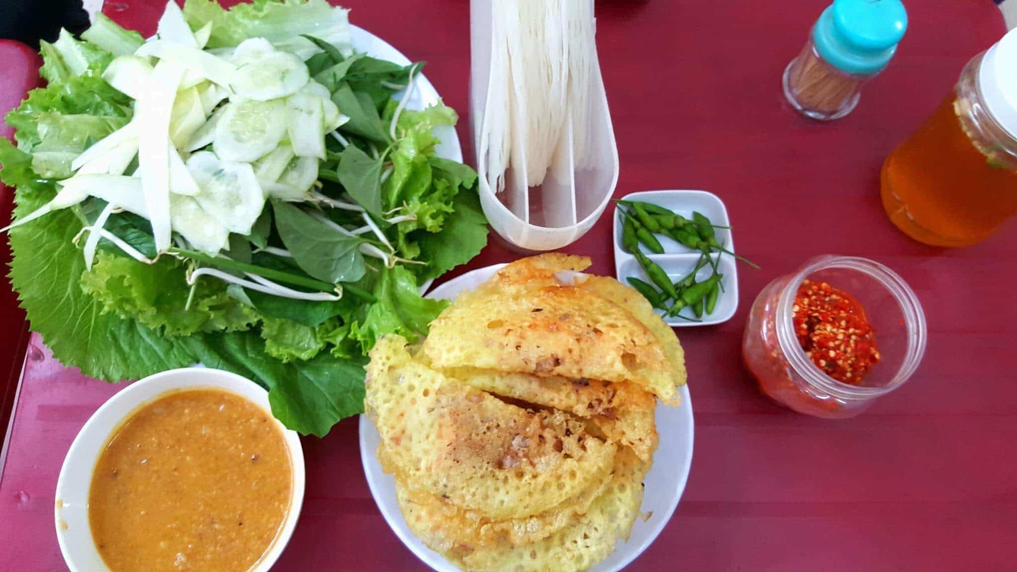 Bánh Xèo Bình Định – Nẫu Ơi: Món ngon miền đất võ giữa phố thị Sài Gòn