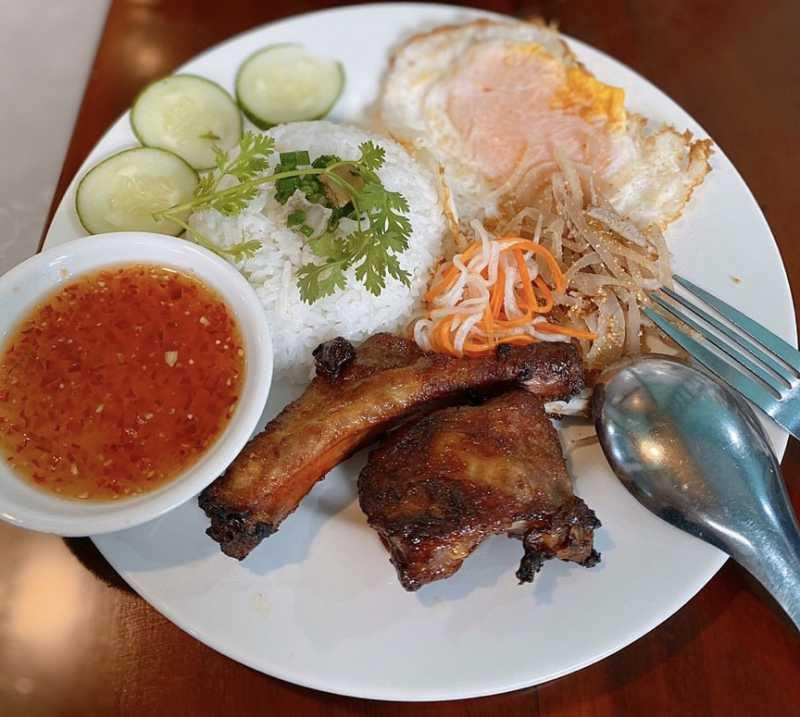 Cơm Tấm Bụi Sài Gòn – Hương vị bình dân, tên tuổi không hề “bụi”
