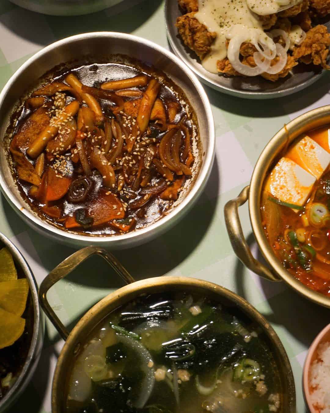 Pacho Pocha Express D3 – Quán gà Hàn Quốc bình dân của Á hậu Thủy Tiên