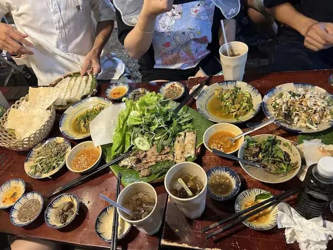 Gò Da Quán – Bánh xèo mắm nêm miền Trung giữa lòng Bình Thạnh