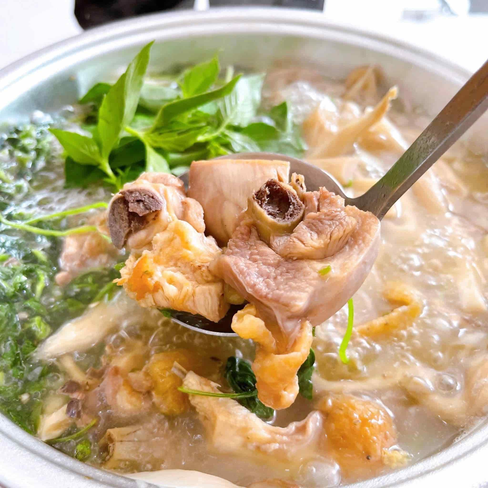 Lẩu Gà Lá É Tao Ngộ – Linh hồn Đà Lạt giữa lòng Tân Phú