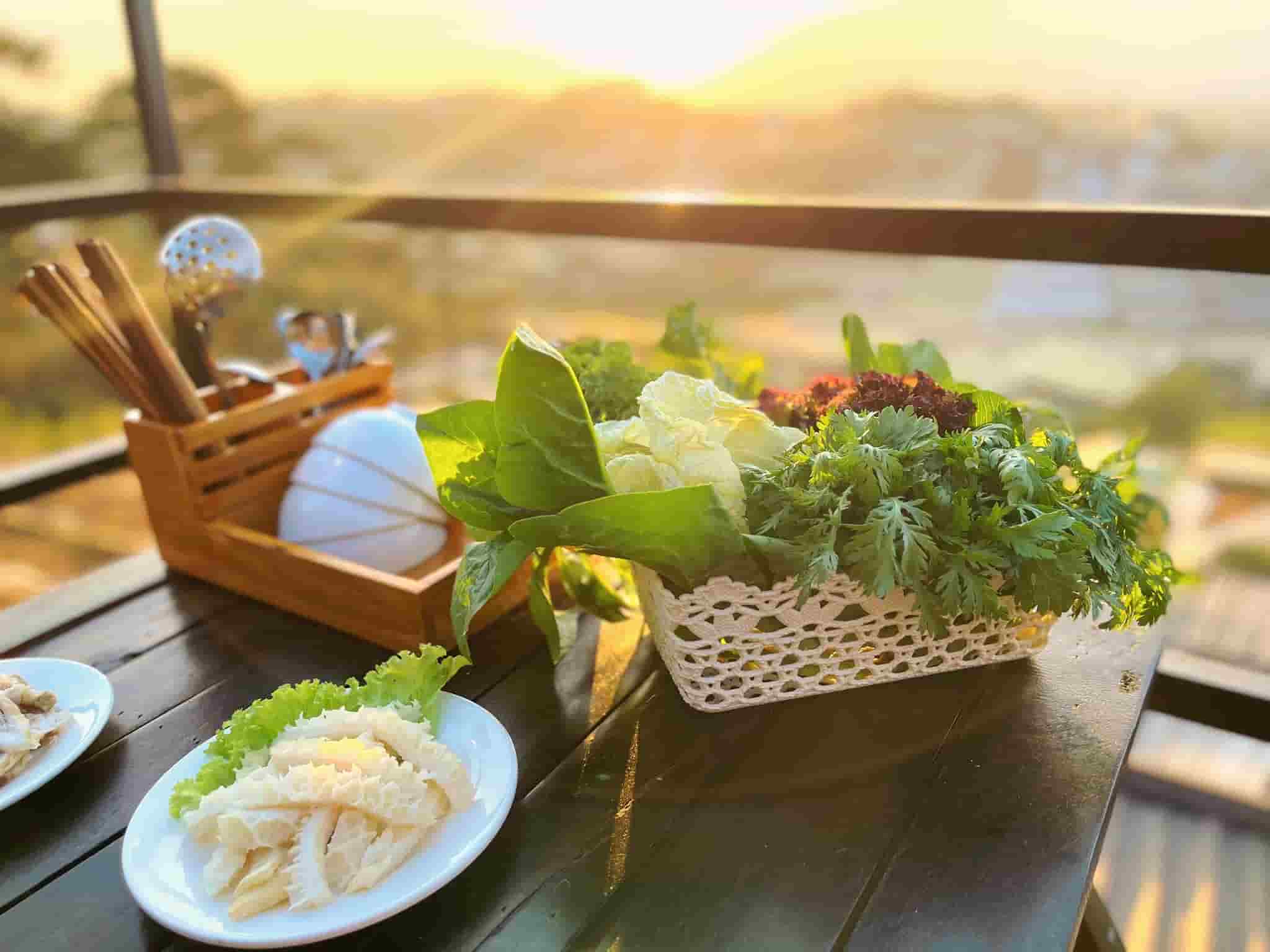 Tiệm Lẩu Nhớ – Lẩu ngon, cảnh đẹp, chiều hoàng hôn lãng mạn giữa Đà Lạt