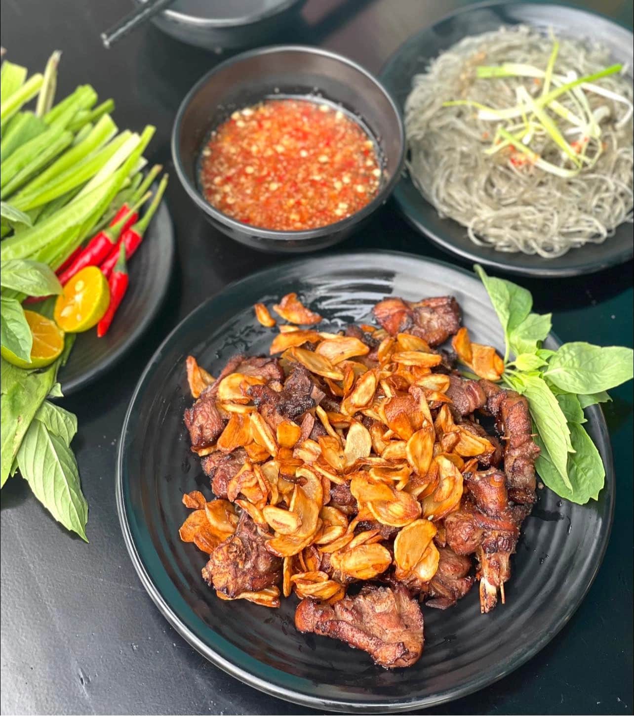 Ngan Cháy Tỏi Cô Bống – Món ăn đặc sắc giữa lòng Sài Gòn