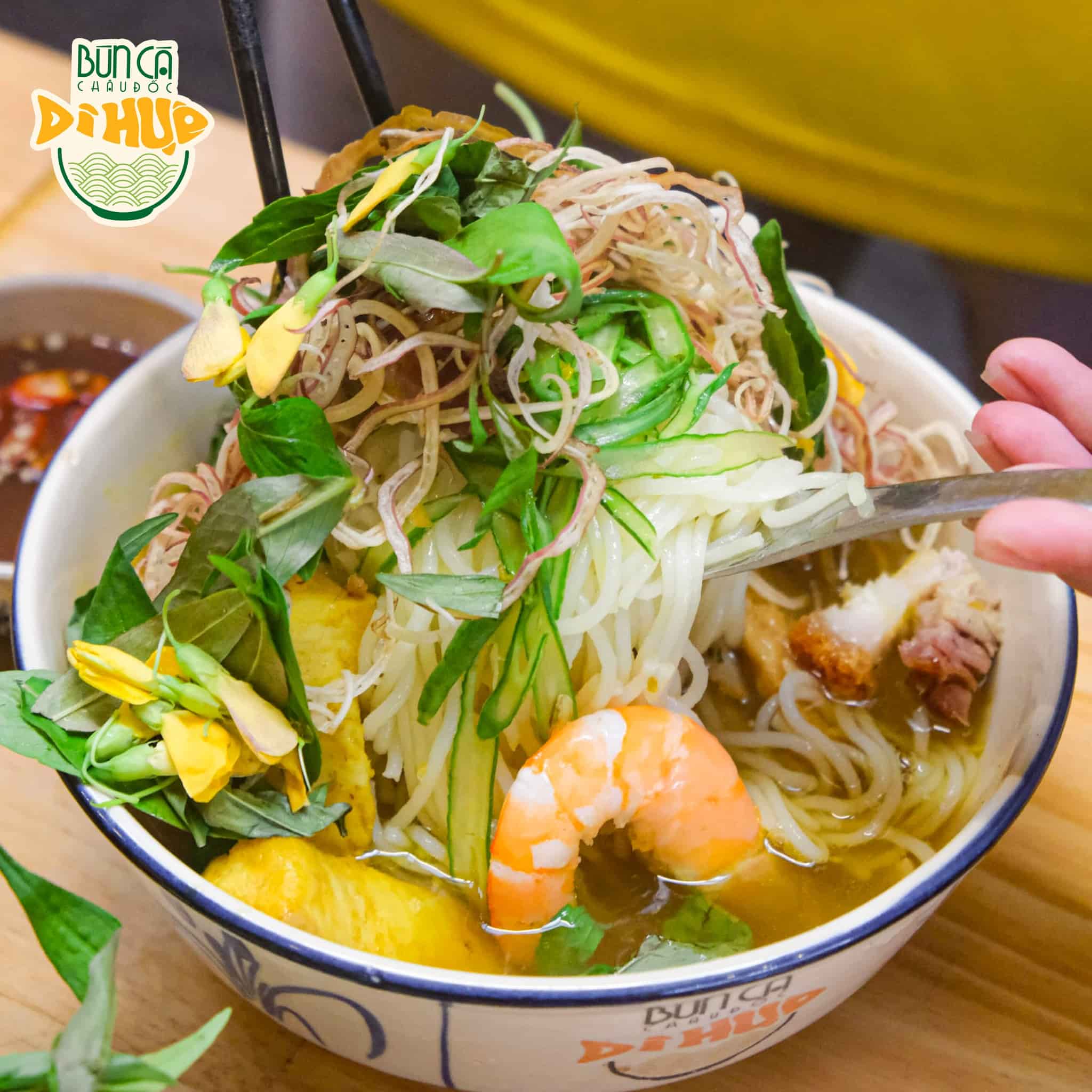 Bún Cá Châu Đốc Dì Huệ – Hương vị miền Tây mộc mạc giữa lòng Sài Gòn